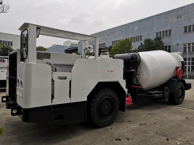 無軌膠輪車滅火裝置結(jié)